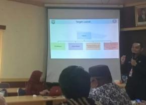 Seminar Awal Penelitian Preservasi Bahasa oleh Tri Arie Bowo, M. Hum Selaku Dosen Sastra Inggris Kepada Dinas Pendidikan dan Kebudayaan Kabupaten Bangka Selatan